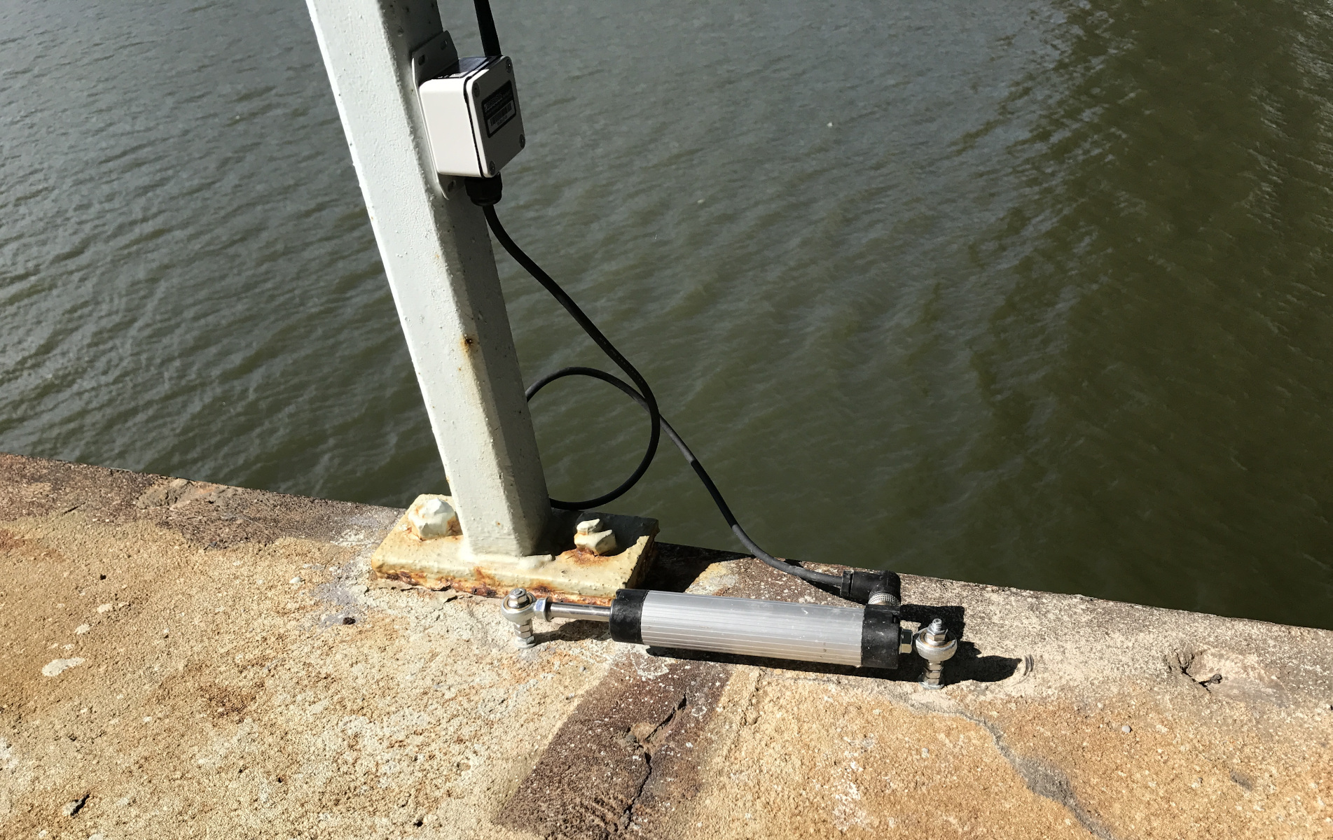 Resensys Wireless Crack/ Displacement Meter